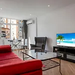 公寓 Sunny In The Center, 5 Min. From The *