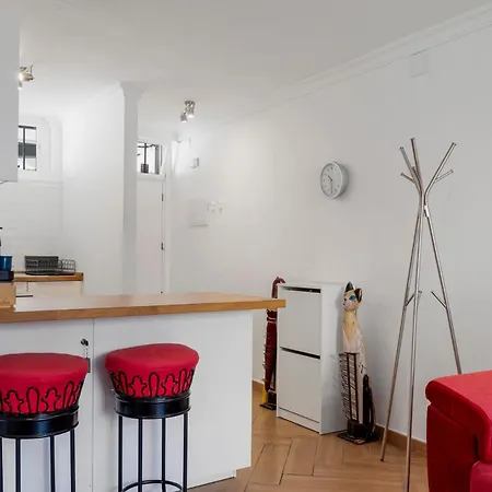 Sunny In The Center, 5 Min. From The *