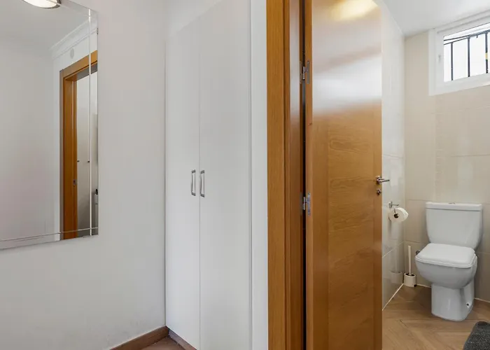 Sunny In The Center, 5 Min. From The *