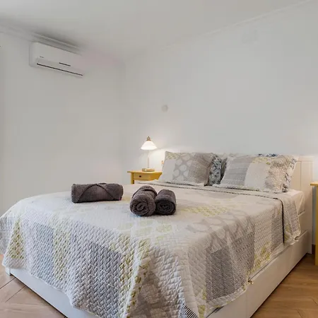 Sunny In The Center, 5 Min. From The *