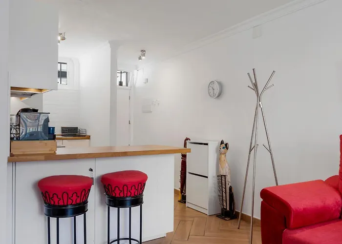 Sunny In The Center, 5 Min. From The *